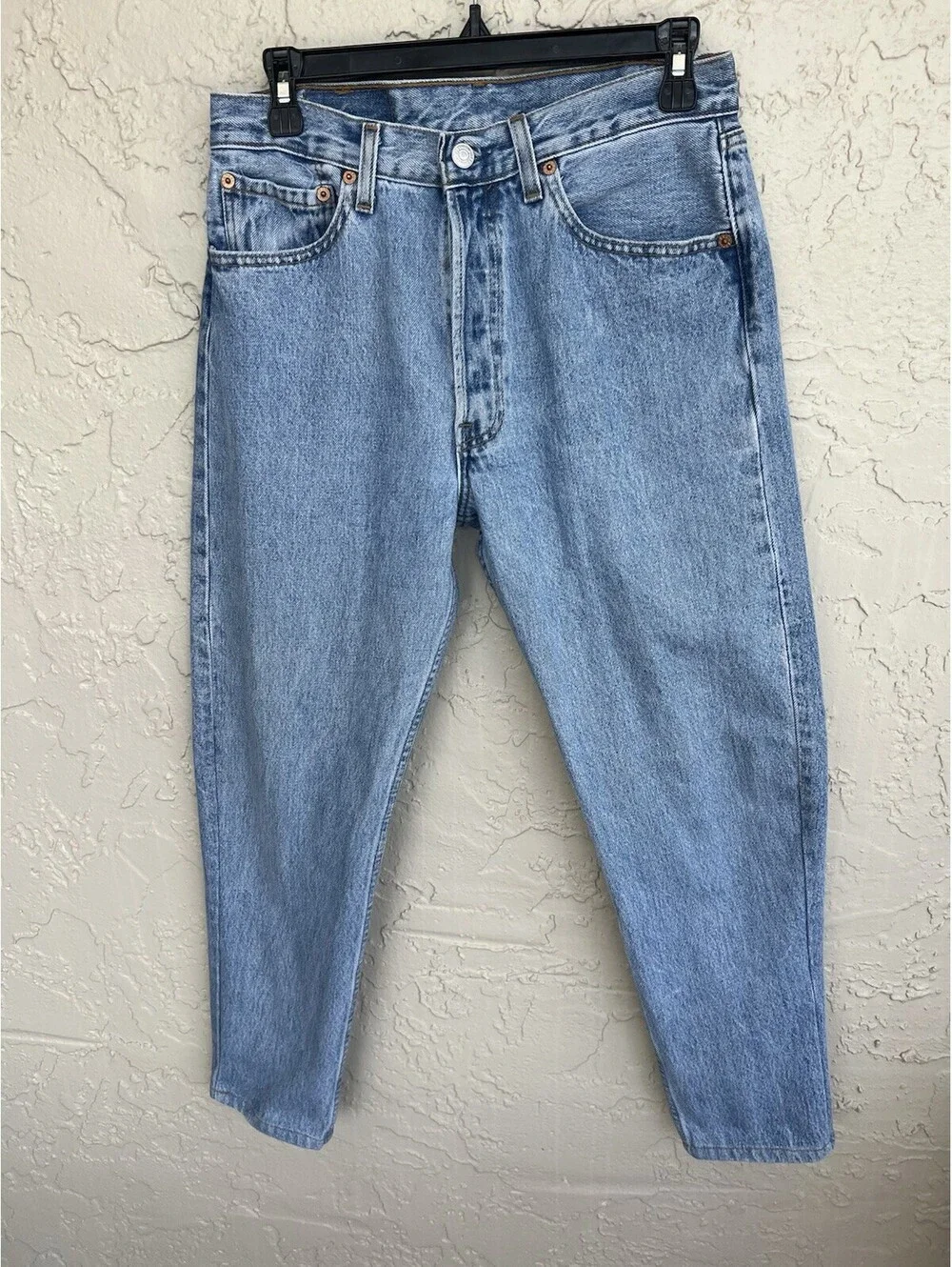 Levis excellent actual
